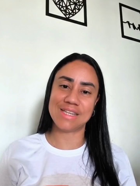 Roberta Reis, fundadora, falando para a câmera